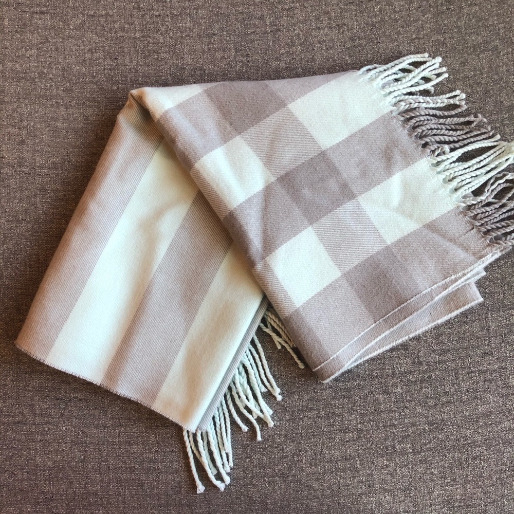 INDIGO Reading Cozies Plaid Sage Shawl Blanket